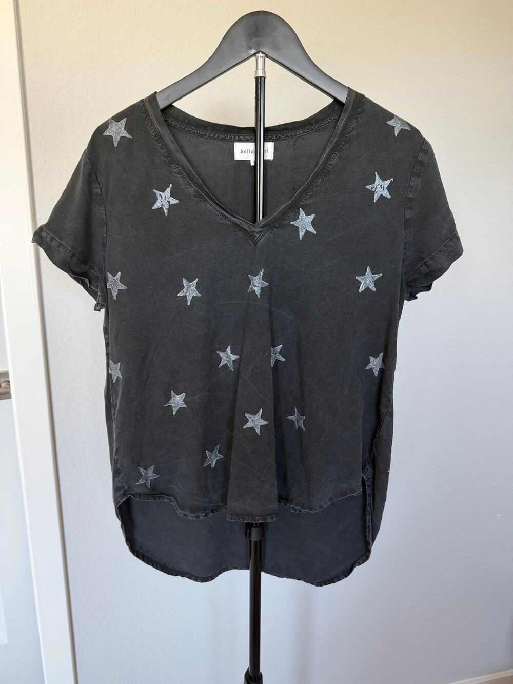 Bella Dahl Star Print V-Neck Tee Black Short Sleeve Top Made in USA